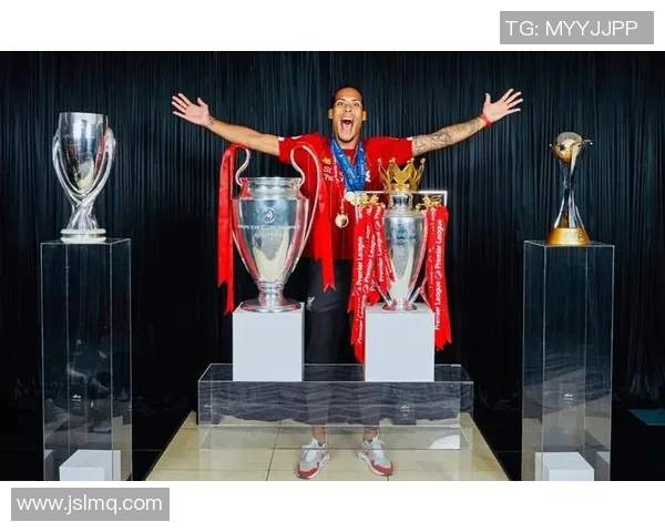 范戴克足球星卡帕尼尼限量版珍藏卡盘点与投资价值分析