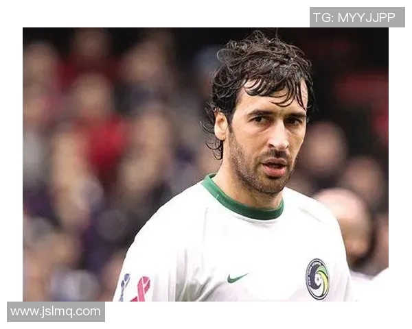 足球球星为何频繁吐舌头 是自信表现还是比赛压力的释放