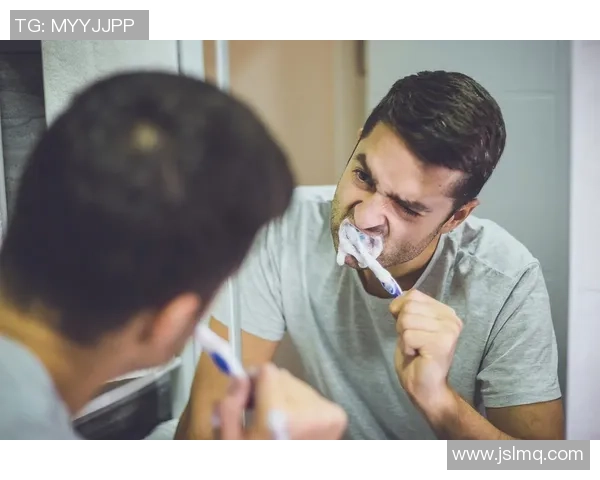 足球球星因口臭问题遭遇尴尬时刻 揭秘其背后的健康隐患与公众形象影响