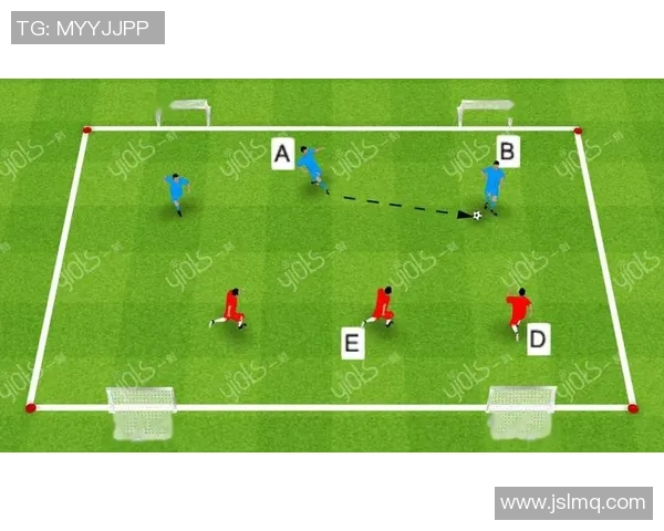 足球球星极限控球技巧展示 狂炫酷技让球迷疯狂叫好