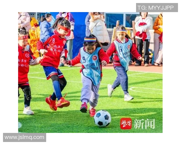 足球球星闪耀绿茵展现实力与风采树立青少年心中优质偶像