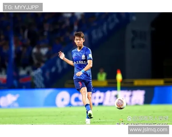 踢足球时不慎崴脚的知名球星遭遇伤病困扰赛季前景堪忧